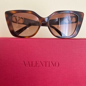 Valentino VA4073  501113 (56) - Havana Brown/Burgundy temples
